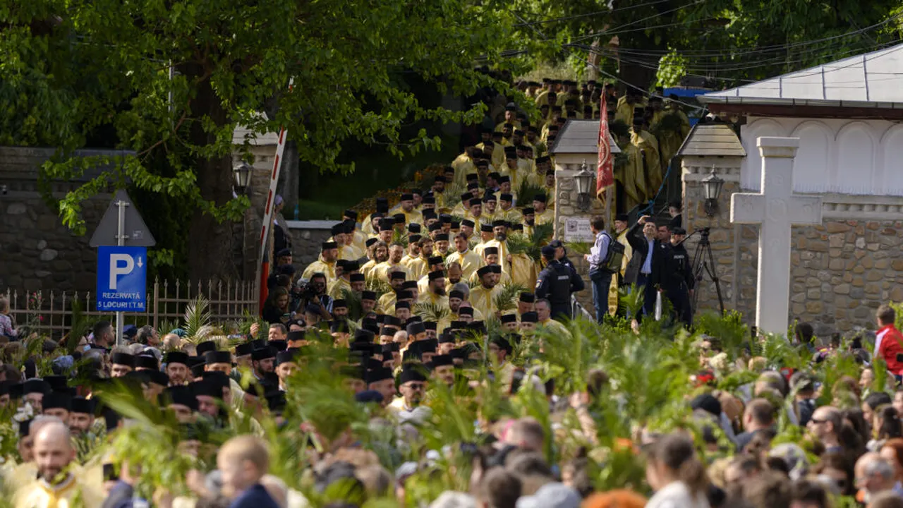 Pompierii, de Florii: Atenţie la lumânările aprinse la slujbă pentru a evita aprinderea hainelor