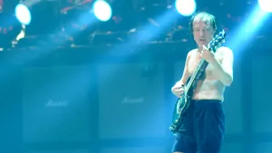 Malcolm Young, membru fondator al trupei AC/DC, suferă de demenţă