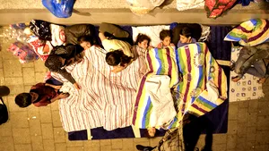 CRIZA IMIGRANŢILOR: Cum trăiesc refugiaţii în gara Keleti din Budapesta - GALERIE FOTO, VIDEO