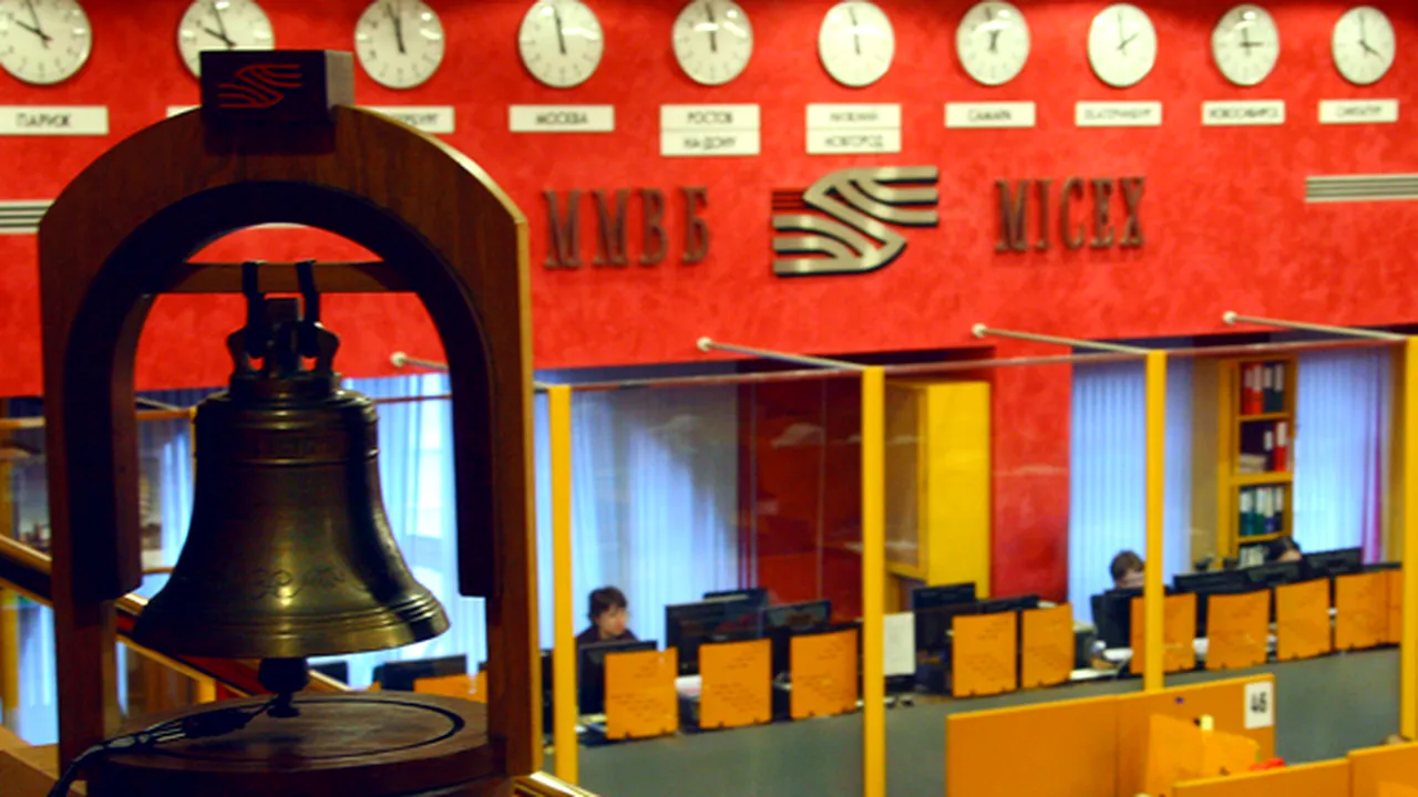 Rubla se depreciază după atentatele de la metroul din Moscova