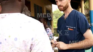 Medicul american Kent Brantly, infectat cu Ebola, va fi externat joi