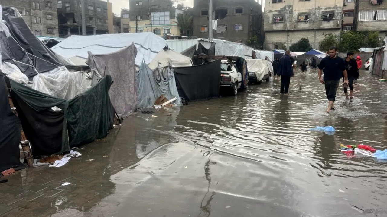 Gaza sub bombardamente și inundații: O „pace” care arată ca un nou război