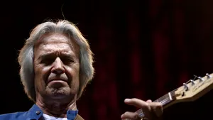 Chitaristul John Mclaughlin revine la Bucureşti