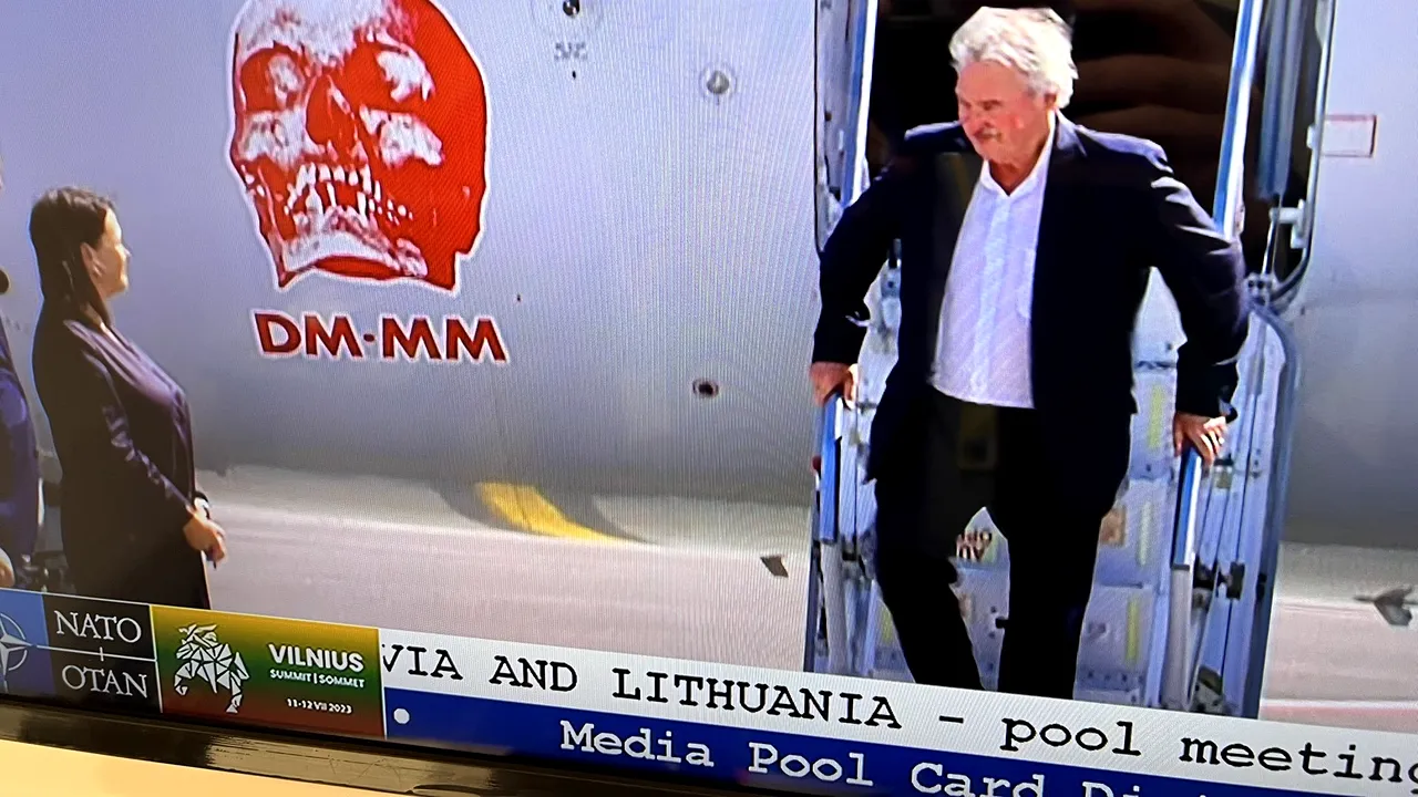 Premierul Luxemburgului a mers la Summitul NATO cu un avion folosit şi de trupa Depeche Mode