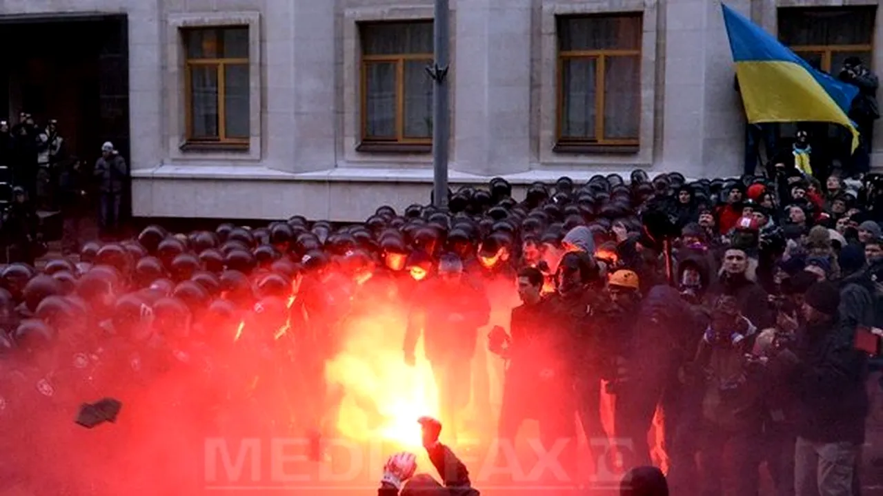 NATO îi îndeamnă pe ucraineni să nu recurgă la violenţă în urma confruntărilor de la Kiev