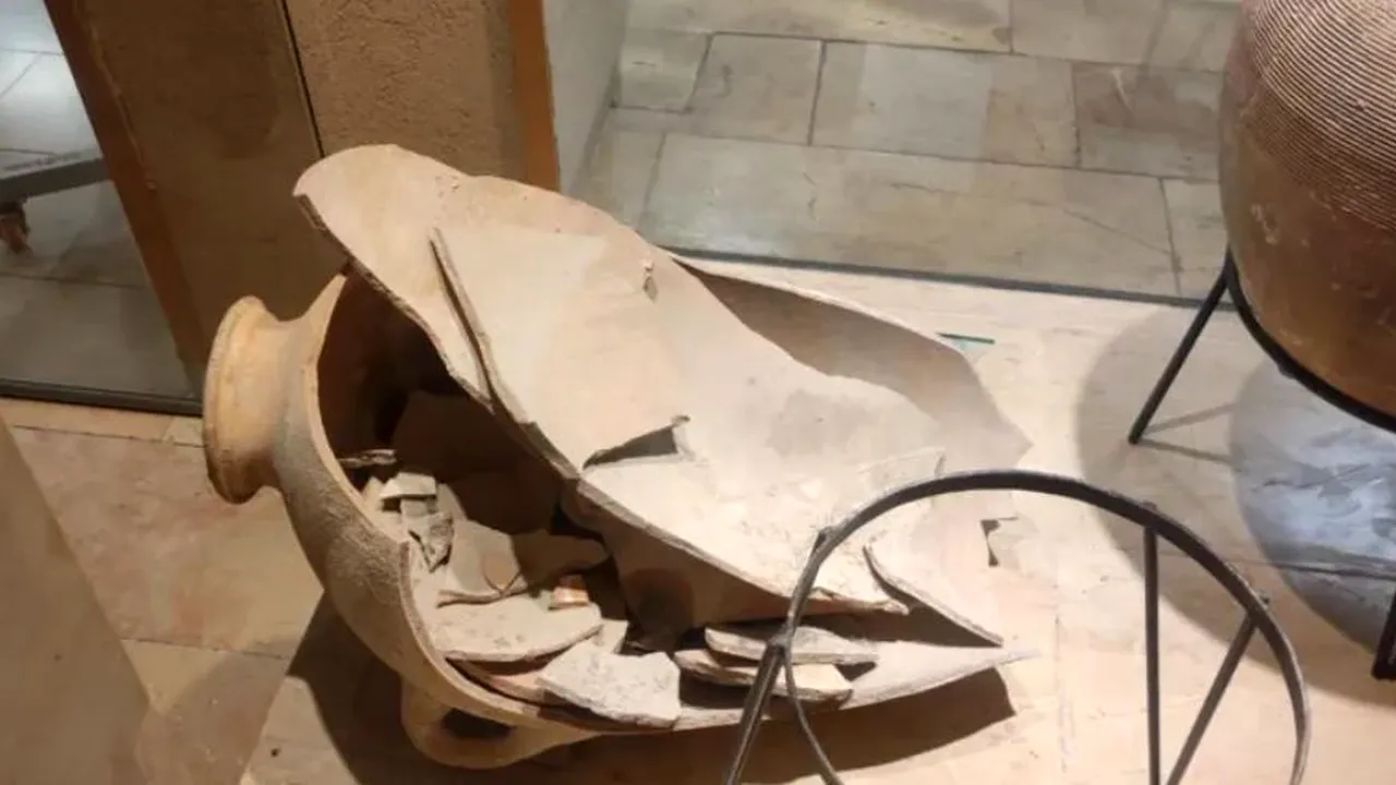 Un copil a spart din greşeală un obiect vechi de 3.500 de ani, expus într-un muzeu