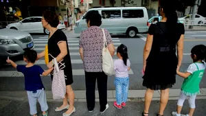 China încurajează natalitatea cu lapte gratuit şi subvenţii pentru îngrijirea copiilor