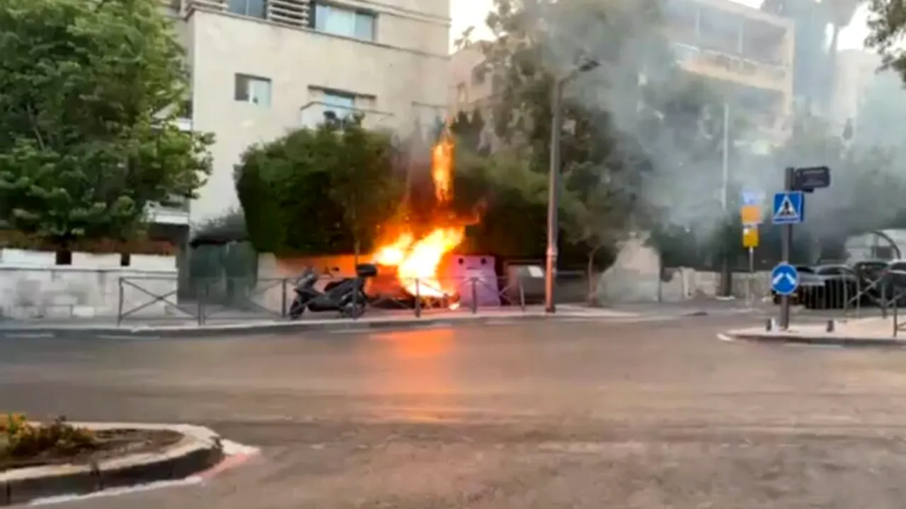 Ierusalim: Proteste pentru eliberarea ostaticilor și oprirea războiului, containere incendiate lângă casa lui Netanyahu