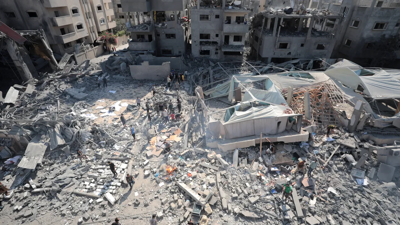 Raidurile aeriene israeliene în Gaza au ucis 14 persoane, medierea pentru un armistiţiu continuă