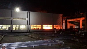 Incendiu puternic în Bucureşti, la fabrica Electromontaj. Ce au arătat măsurătorile privind calitatea aerului din zonă - FOTO