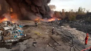 Incendiul de la depozitul din Ploieşti, stins după mai bine de trei zile
