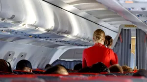 Scandal. Un pasager beat a vomitat peste vecinul său, ulterior victima nu a putut schimba scaunul deoarece avionul era plin