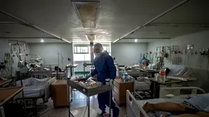 Avocatul Poporului solicită Ministerului Sănătăţii reluarea internărilor şi operaţiilor în spitalele suport COVID-19 