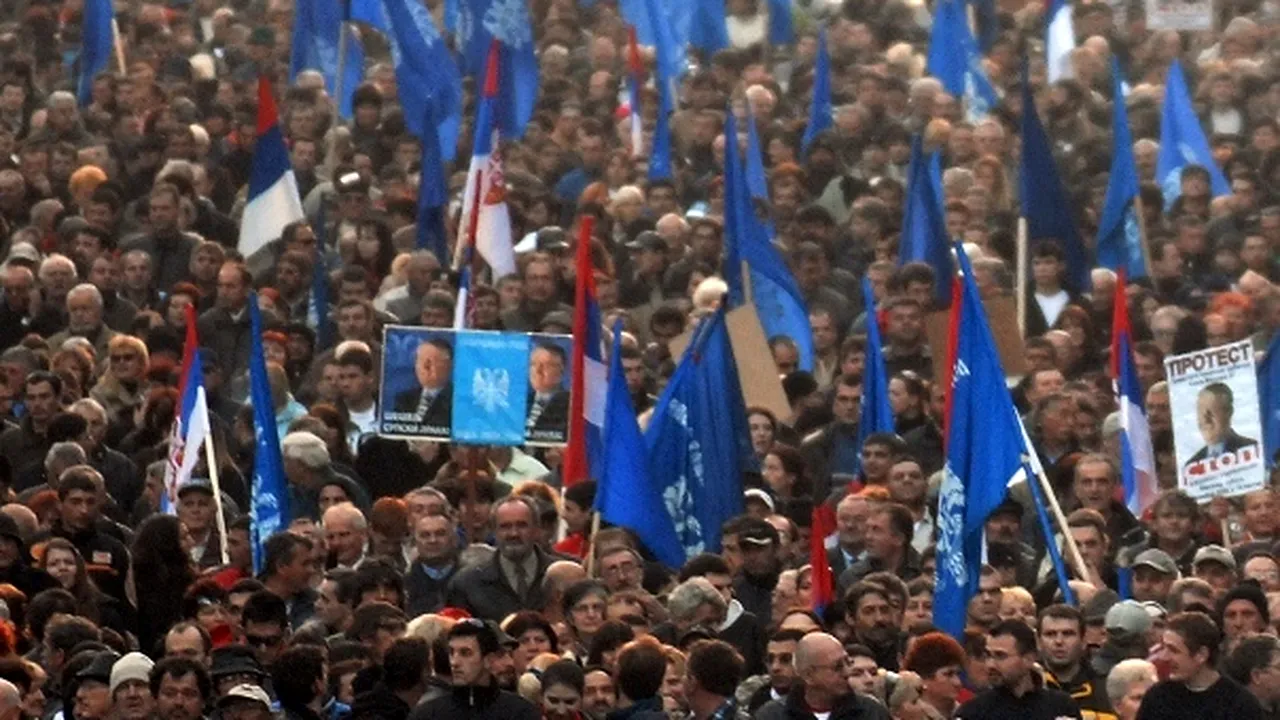 Peste 20.000 de ultranaţionalionalişti sârbi cer la Belgrad eliberarea lui Vojislav Seselj
