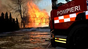 Incendiu puternic la Seminarul Teologic din Suceava. Mare parte din clădire a fost distrusă. Construcţia nu avea autorizaţie PSI. Primarul Sucevei: Elevii vor fi mutaţi la un colegiu din oraş - FOTO