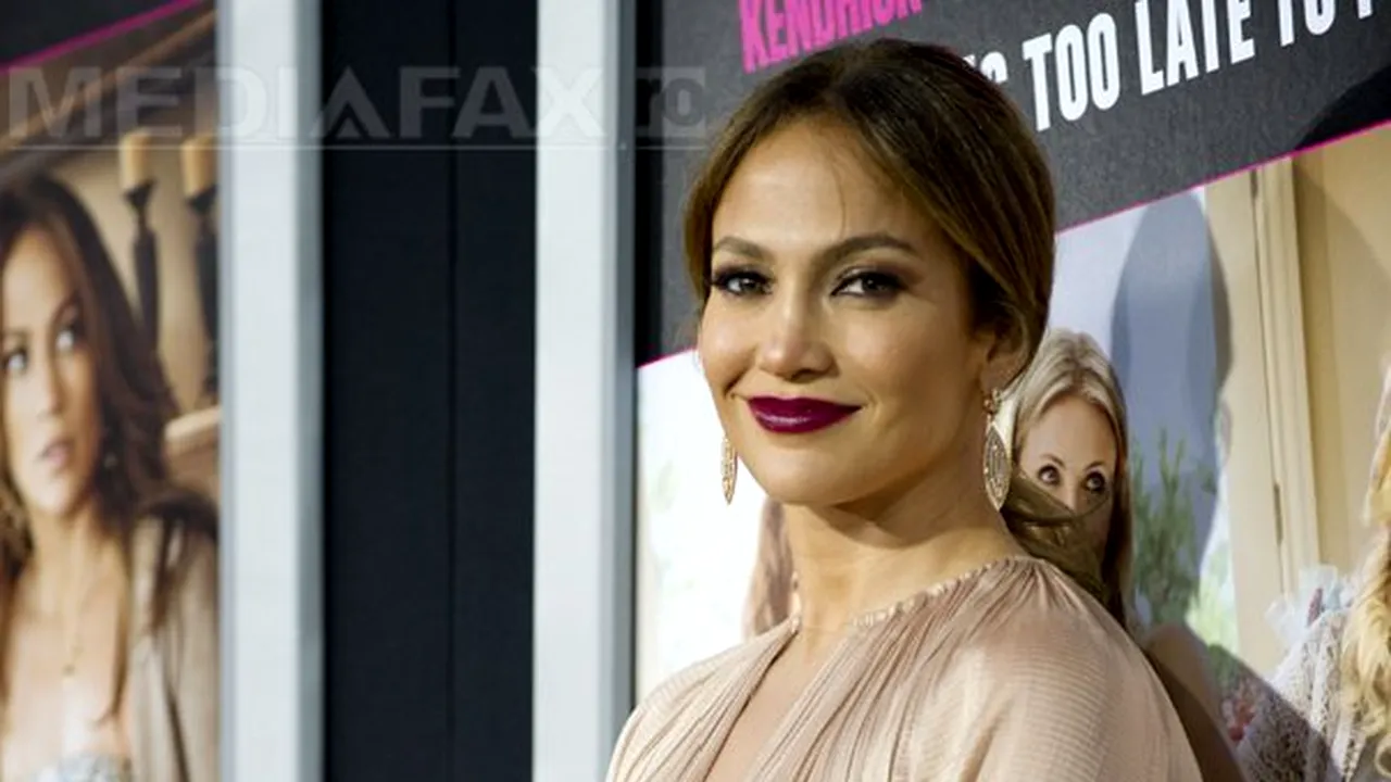 Jennifer Lopez, din nou într-o ţinută a creatoarei românce Maria Lucia Hohan - FOTO