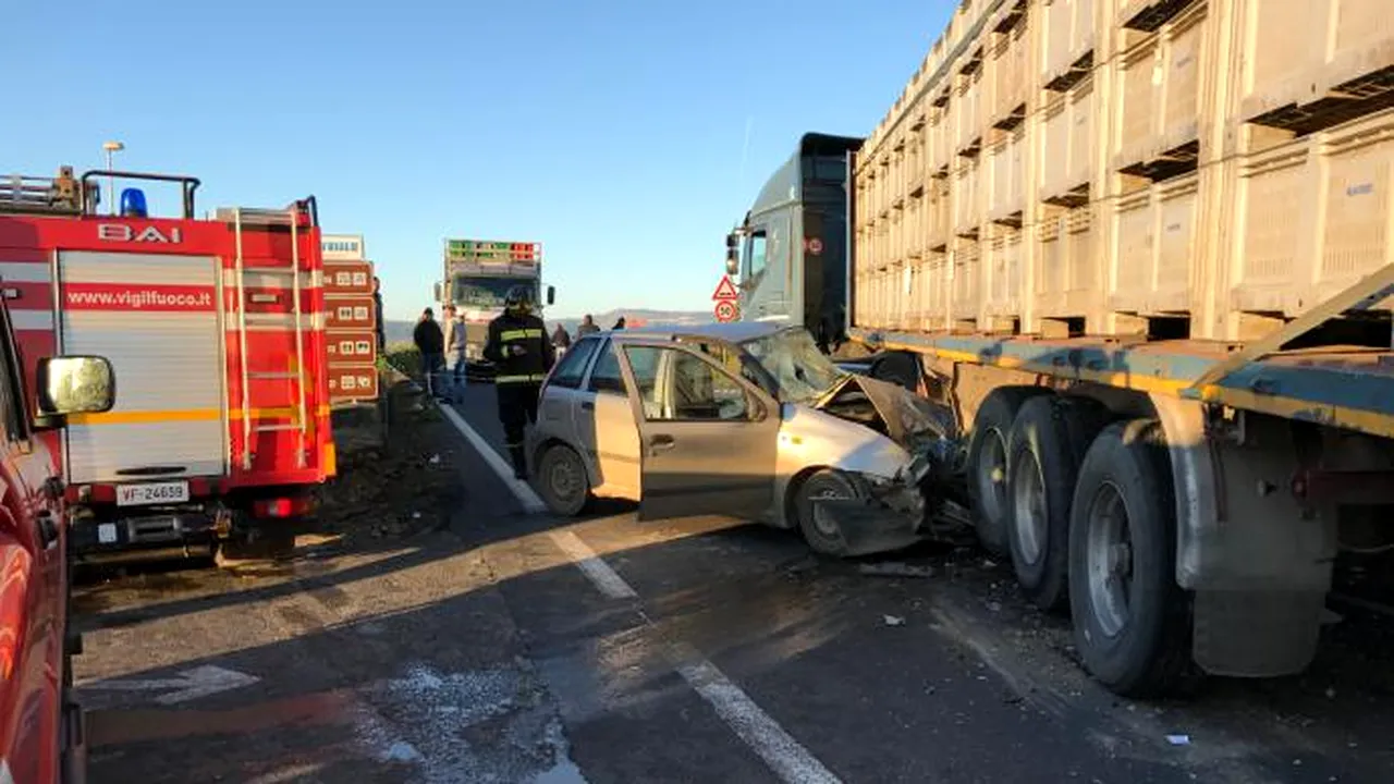 Trei români au fost răniţi grav într-un accident rutier produs în sudul Italiei - presă