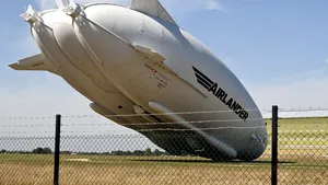 Aterizare forţată a celei mai lungi aeronave din lume, în timpul unui zbor-test - VIDEO