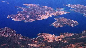 O insulă din apropiere de Sardinia a fost vândută cu 90.000 de euro