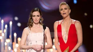 Premiile Oscar 2016 - Eleganţă şi strălucire: Charlize Theron a atras toate privirile pe covorul roşu - VIDEO, GALERIE FOTO