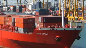 Nouă marinari români, pe punctul de a fi capturaţi de piraţii somalezi