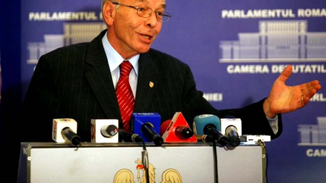 Văcăroiu: Pe achiziţii se fură prea mult. 2013-2014 vor fi cei mai grei ani ai României