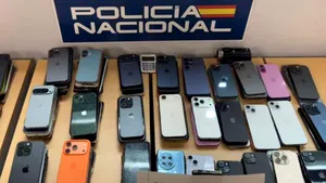 Român prins cu 139 de telefoane furate în timpul unui festival din Barcelona. Dispozitivele valorau 150.000 de euro