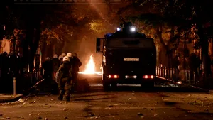 Violenţe la Atena în timpul unei manifestaţii în memoria unui adolescent ucis de un poliţist - FOTO