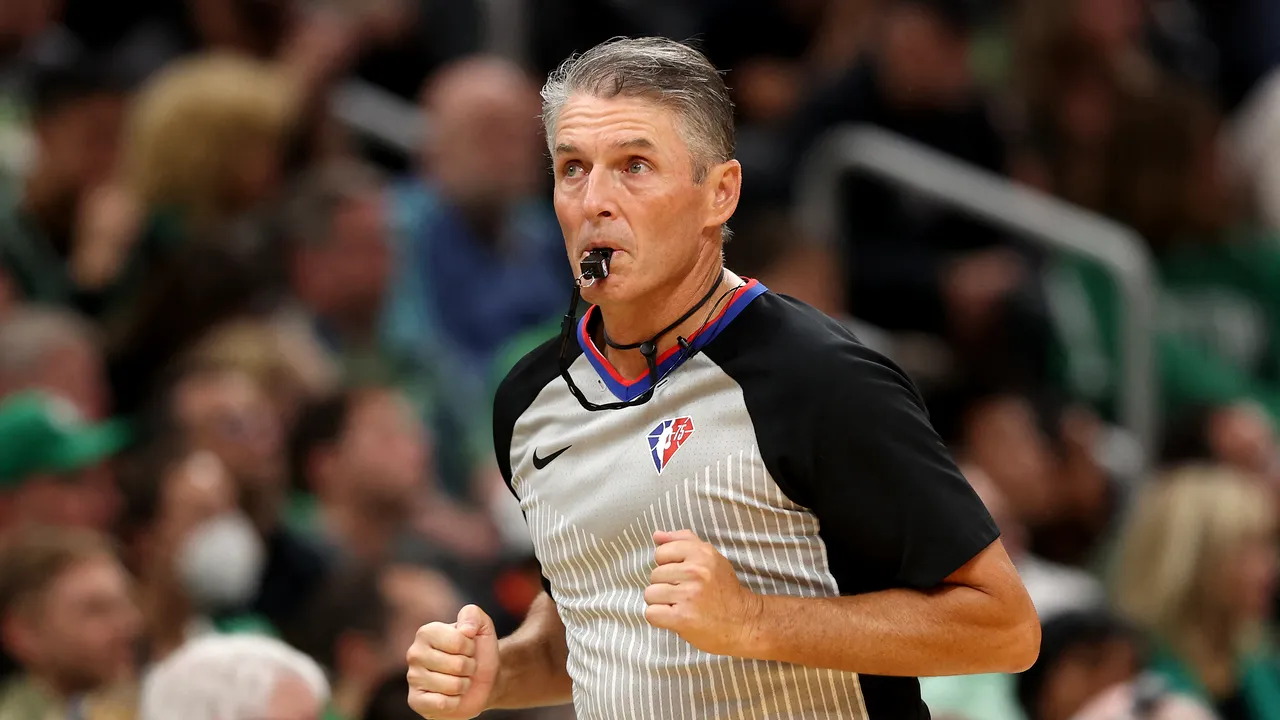 NBA este dată în judecată de arbitrii concediaţi care au refuzat vaccinurile COVID