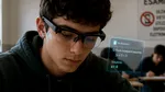 O nouă metodă de copiat la examene pune pe jar școlile. Ochelarii cu inteligență artificială schimbă regulile jocului