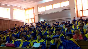 Pensionari absolvenţi de universitate: Mă bucur de emoţiile tinereţii/ Decanul de vârstă are 88 de ani