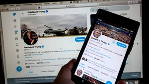  Trump, în conflict deschis cu Twitter. Ce spun experţii în legislaţie despre decretul care vizează social media