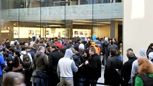 Câte iPhone 4S a vândut Apple în primele trei zile de la lansarea în magazine