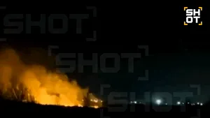 Incendiu la o rafinărie din Slaviansk cauzat de resturile unei drone distruse