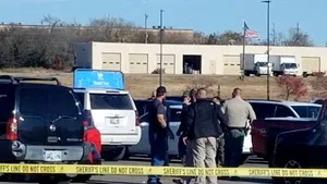 Nou atac armat în SUA: Cel puţin trei persoane au fost ucise într-un centru comercial - FOTO