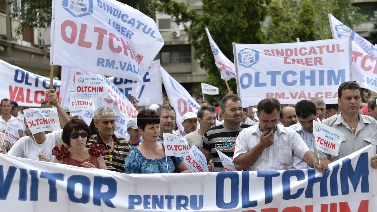 Sindicaliştii de la Oltchim reiau protestele, acuzând MECMA că nu aplică memorandumul încheiat