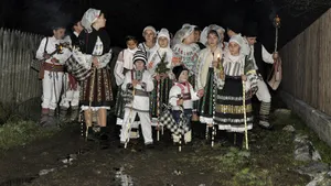OBICEIURI DE CRĂCIUN: Obiceiul piţărăilor, vechi de câteva sute de ani, practicat într-o comună din Mehedinţi - GALERIE FOTO