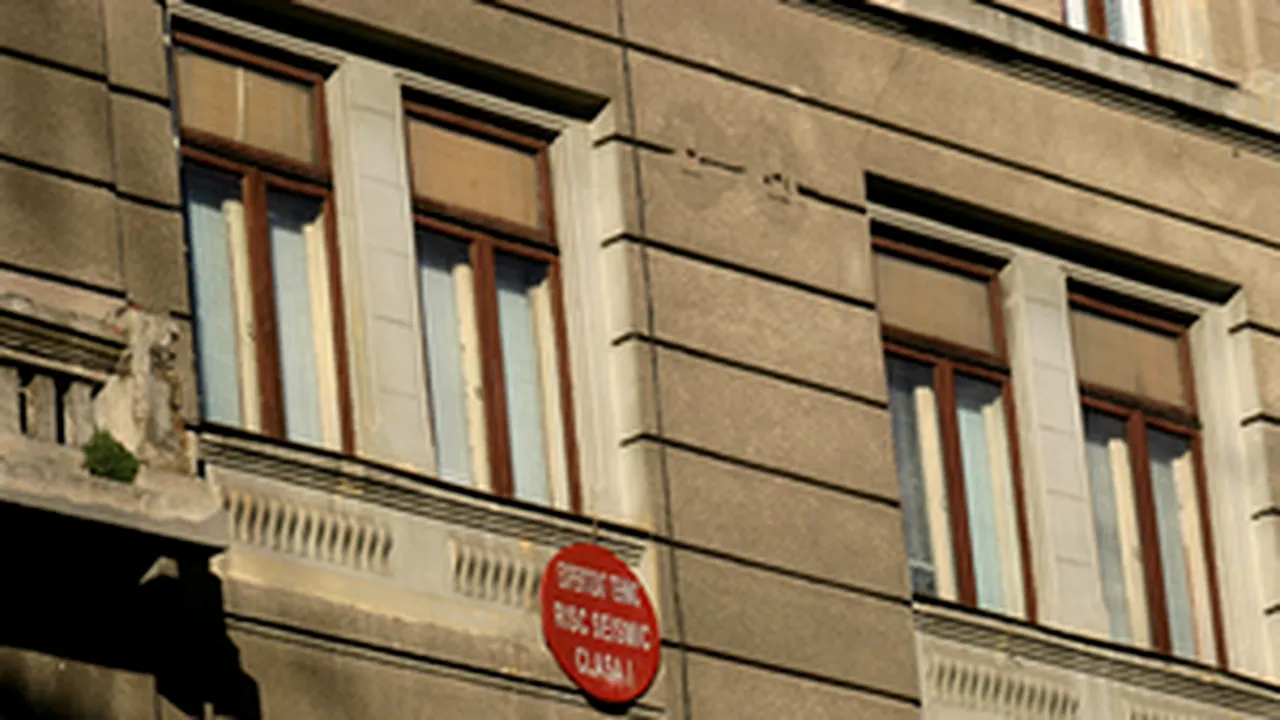 Blocurile cu risc seismic pot fi reabilitate termic după ce sunt consolidate