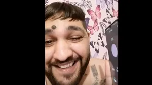 Revoltător. Un bărbat s-a filmat în timpul unui apel fals la 112, pretinzând că are simptome de Covid-19. La scurt timp, a fost dus la Poliţie. Cum a fost sancţionat