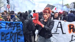 Peste 150 de persoane arestate în Franţa în urma protestelor violente pe fondul reformei Muncii