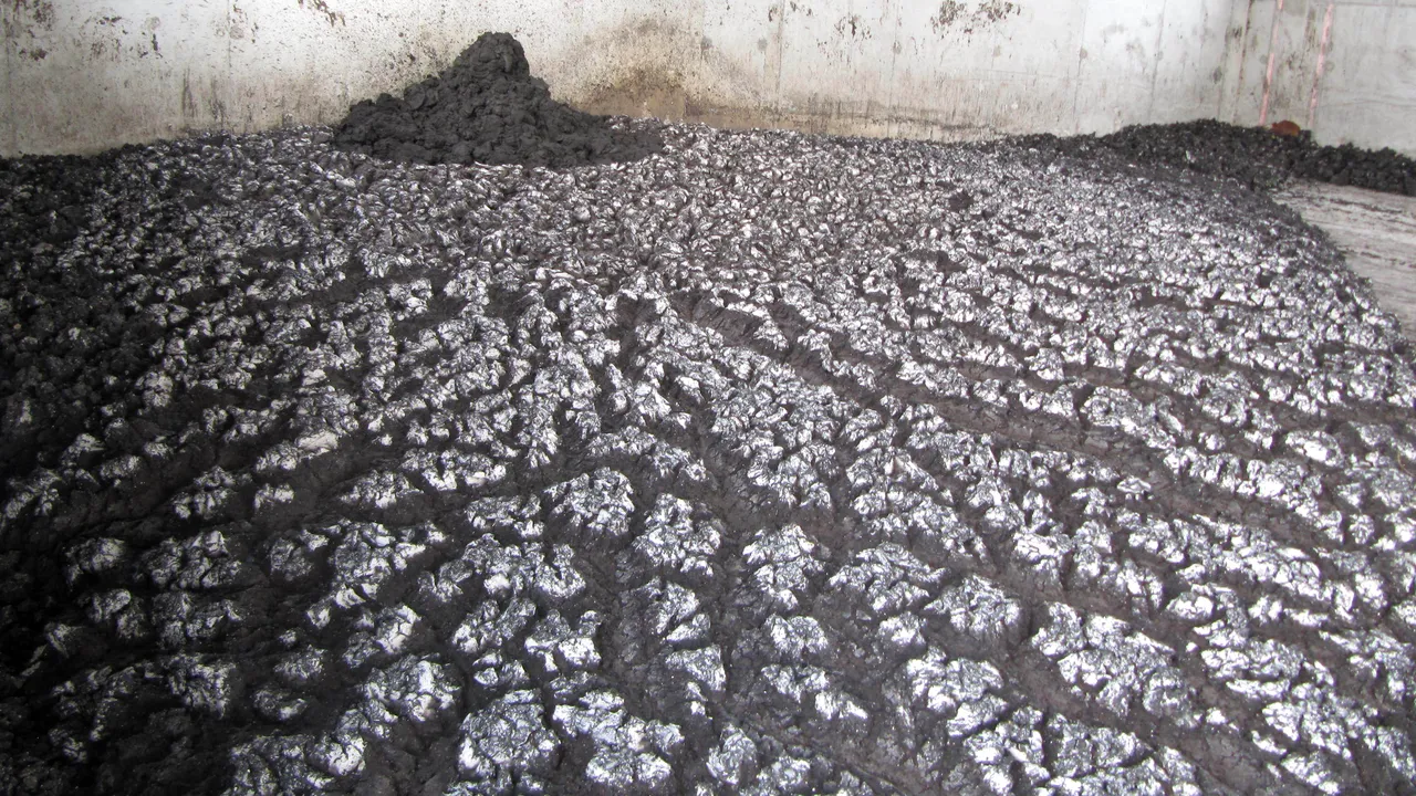 Afacere cu nămolul de la staţia de epurare din Slatina. Patru fermieri din Olt îl vor folosi ca fertilizant organic