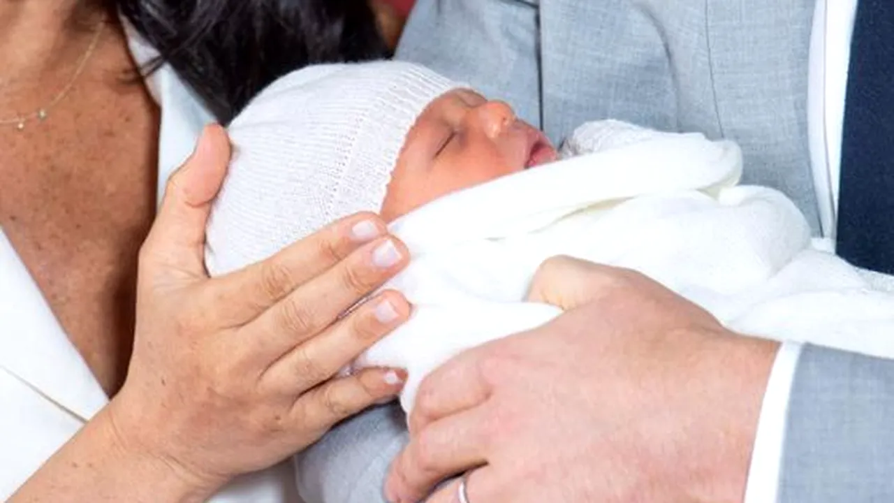 A fost anunţat OFICIAL numele noului bebeluş regal/ Fiul prinţului Harry i-a fost prezentat Reginei Elisabeta