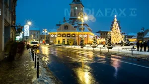 Conductă de gaz spartă, copaci căzuţi şi maşini avariate din cauza vântului, la Braşov