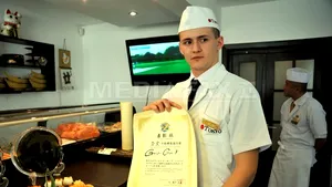 REPORTAJ: Un bucătar clujean, medaliat cu aur în Japonia pentru sushi cu usturoi şi caşcaval din Ardeal - FOTO