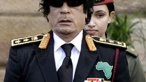Muammar Kadhafi dezminte că ar fi părăsit ţara - VIDEO