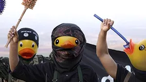 RĂSPUNSUL internauţilor la apelul făcut de Anonymous pentru denigrarea ISIS - GALERIE FOTO, VIDEO