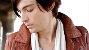 Solistul trupei The Calling a fost răpit, bătut, jefuit şi aruncat pe o şină de cale ferată: 