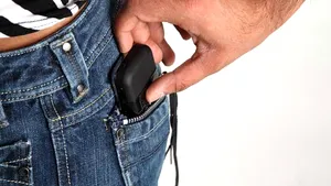 Nevoia de comunicare duce la gesturi extreme. Unde şi-a ascuns un deţinut al Penitenciarului de la Poarta Albă telefonul