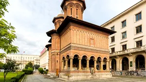 IMAGINEA cu doi angajaţi MAI care îşi fac nevoile pe Biserica Kretzulescu a stârnit revolta Patriarhiei Române. Cum se apără sindicatul care organizase protestul/ BOR: Dezonorant - FOTO