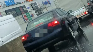 Anchetă a Poliției după ce un copil a fost transportat în spațiul dintre bancheta spate și lunetă